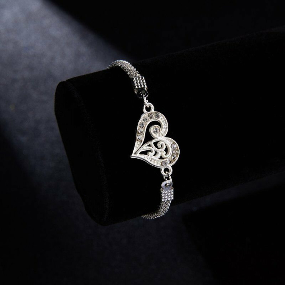 SALE ** BRAND NEW ** Heart Bracelet